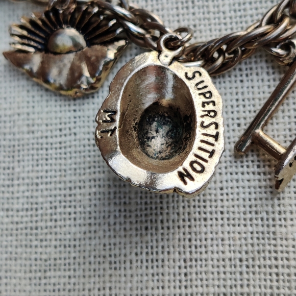 🏰 Vintage unique Arizona whimsical castle, sunset signed charm bracelet - Picture 8 of 11